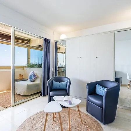Sea View- Beach- Chic & Air-conditioned