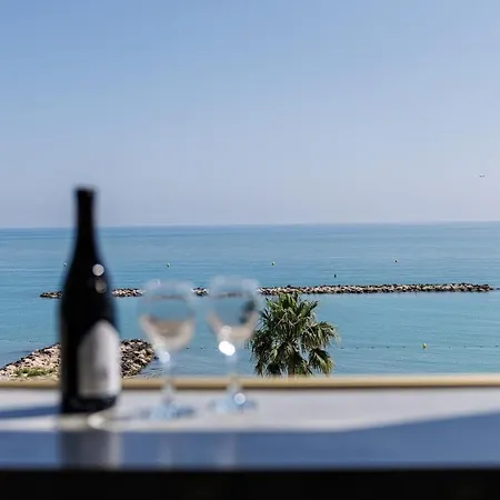 Sea View- Beach- Chic & Air-conditioned