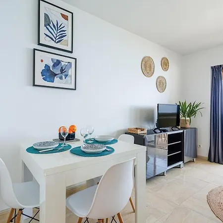 Sea View- Beach- Chic & Air-conditioned *