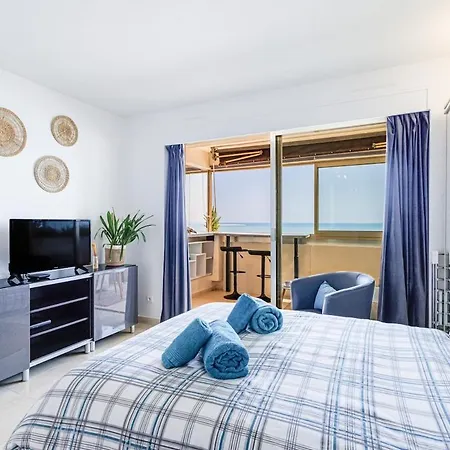 Sea View- Beach- Chic & Air-conditioned
