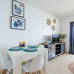 Sea View- Beach- Chic & Air-conditioned *