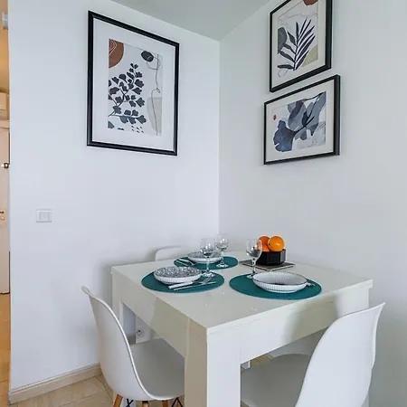 Sea View- Beach- Chic & Air-conditioned Apartamento *