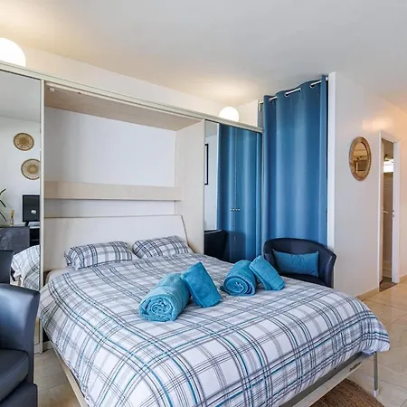 Sea View- Beach- Chic & Air-conditioned *