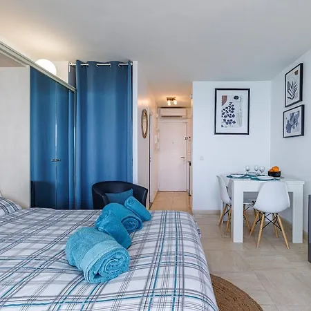 Sea View- Beach- Chic & Air-conditioned Διαμέρισμα