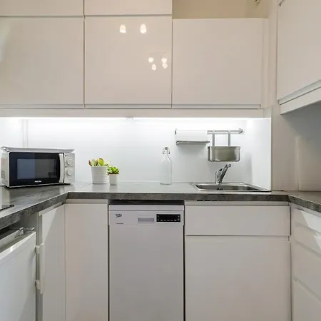 Sea View- Beach- Chic & Air-conditioned Appartamento *