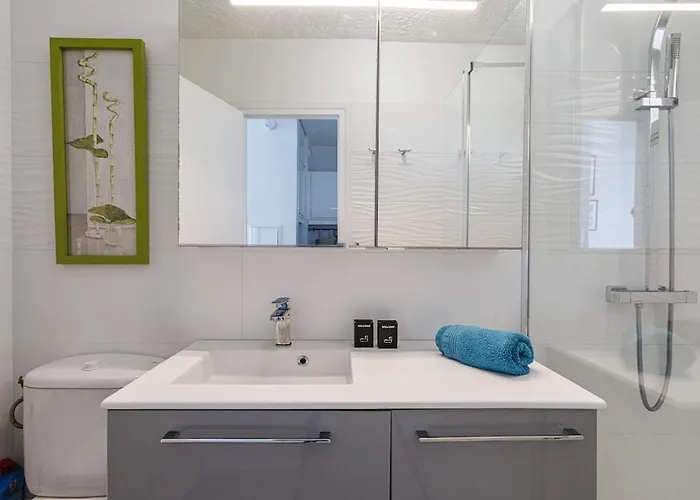 Sea View- Beach- Chic & Air-conditioned *